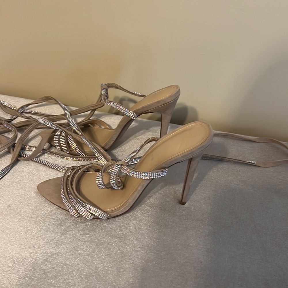 Strapped heels - Picture 2 of 5